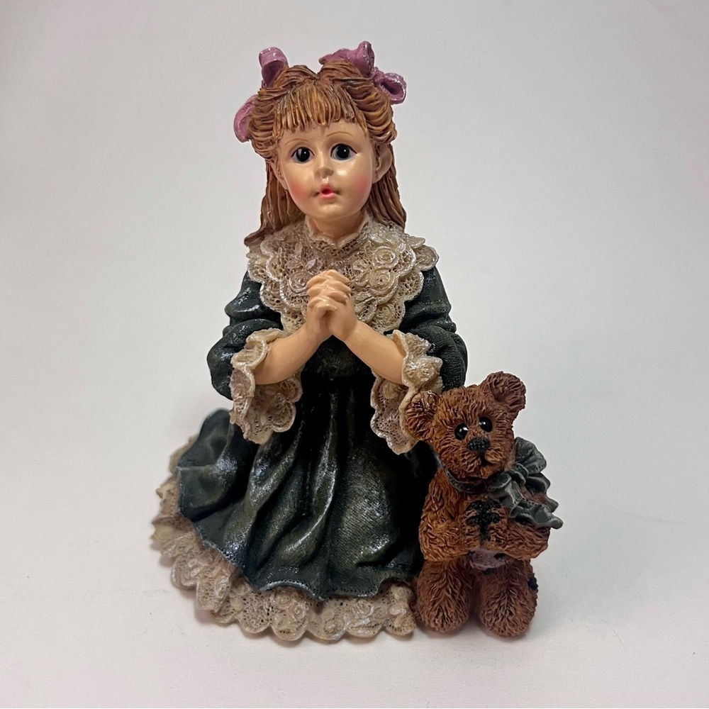 Boyd’s Collection Resin Figurine. #3531 Teresa and John…The Prayer